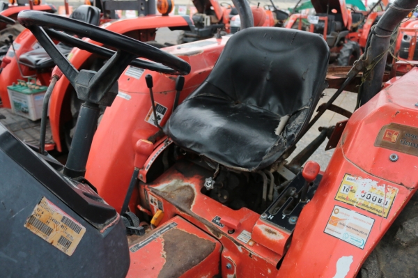 KUBOTA L3408 มีใบดันหน้าตราช้าง ขายตามสภาพ ย้ำว่าตามสภาพนะครับ KUBOTA L3408 มีใบดันหน้าตราช้าง ขายตามสภาพ ย้ำว่าตามสภาพนะครับ