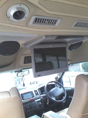 ขายรถตู้ toyota commuter 2.5 หลังคาสูง แต่งหรู ราคาถูกๆ