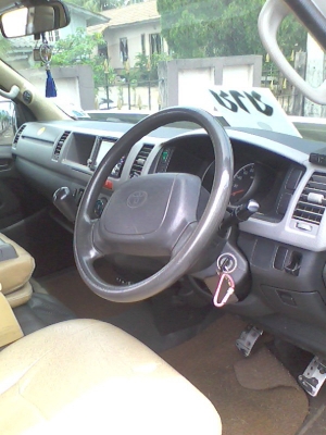 ขายรถตู้ toyota commuter 2.5 หลังคาสูง แต่งหรู ราคาถูกๆ