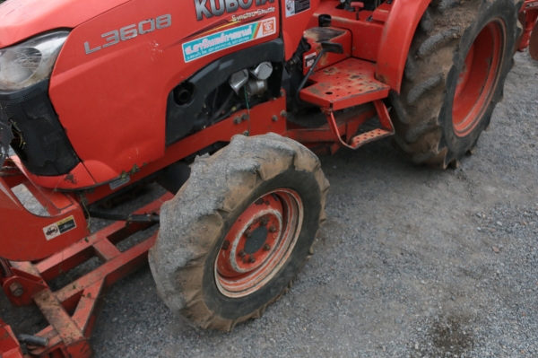 KUBOTA L3608 ชั่วโมงน้อยคุณภาพเยี่ยม พร้อมใบมีดติดตัวรถ พร้อมผาน 4 ตราช้างมือสองเอาไปเลย KUBOTA L3608 ชั่วโมงน้อยคุณภาพเยี่ยม พร้อมใบมีดติดตัวรถ พร้อมผาน 4 ตราช้างมือสองเอาไปเลย