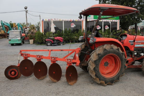 KUBOTA L3608 ชั่วโมงน้อยคุณภาพเยี่ยม พร้อมใบมีดติดตัวรถ พร้อมผาน 4 ตราช้างมือสองเอาไปเลย KUBOTA L3608 ชั่วโมงน้อยคุณภาพเยี่ยม พร้อมใบมีดติดตัวรถ พร้อมผาน 4 ตราช้างมือสองเอาไปเลย