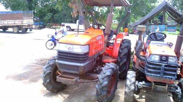 คูโบต้า34แรง สองเพลา สภาพดีพร้อมใช้ มีอุปกรณ์1อย่างเลือกได้ ลุงโหนกรับสาย 081-0745778 โคราช