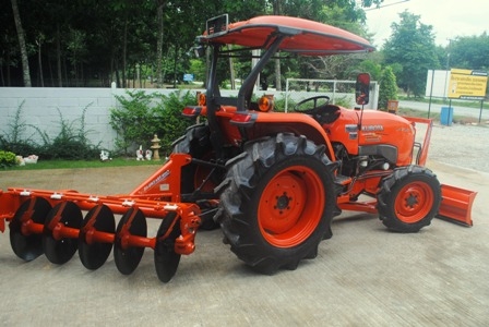 ขายรถไถ Kubota L 4708 (4WD) พร้อมดันหน้าและผาน5 ตราช้าง