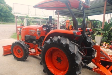 ขายรถไถ Kubota L 4708 (4WD) พร้อมดันหน้าและผาน5 ตราช้าง