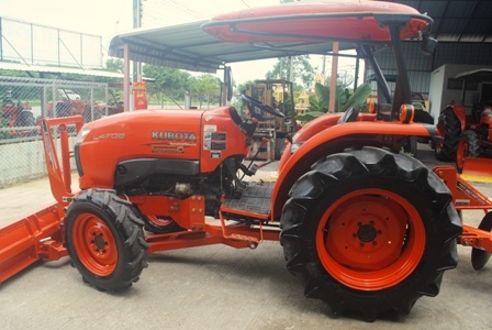 ขายรถไถ Kubota L 4708 (4WD) พร้อมดันหน้าและผาน5 ตราช้าง