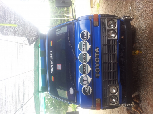 ขายด่วนรถหกล้อเล็ก โตโยต้า  แอร์เย็น ทะเบียนพร้อม โทร.085-4352835.