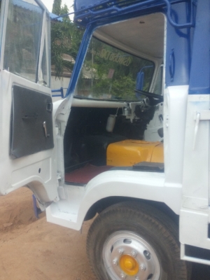 รถหกล้อ hino km310 เครื่องdm100พร้อมคอกยาว4.3ทะเบียนครบ รถหกล้อ hino km310 เครื่องdm100พร้อมคอกยาว4.3ทะเบียนครบ