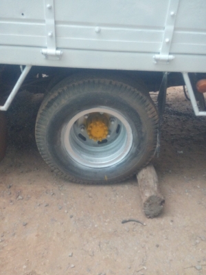 รถหกล้อ hino km310 เครื่องdm100พร้อมคอกยาว4.3ทะเบียนครบ รถหกล้อ hino km310 เครื่องdm100พร้อมคอกยาว4.3ทะเบียนครบ