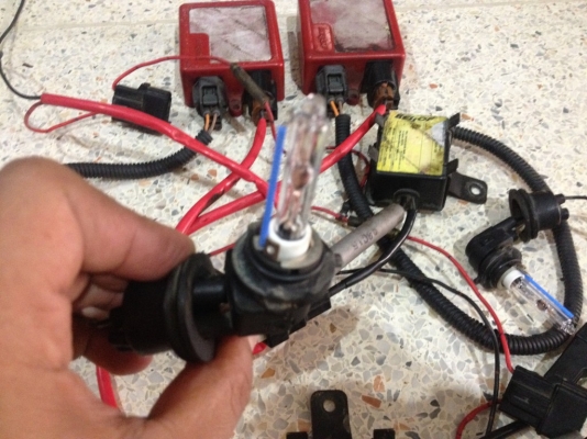 ชุดหลอดไฟสปอร์ตไลท์ซีน่อน BELLOF ของญี่ปุ่นแท้สภาพใช้งานได้ปกติ