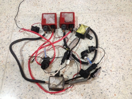 ชุดหลอดไฟสปอร์ตไลท์ซีน่อน BELLOF ของญี่ปุ่นแท้สภาพใช้งานได้ปกติ