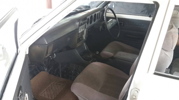 TOYOTA KE 30  1979  เดิมๆ สีขาวมุก 35 ปีแล้วครับ