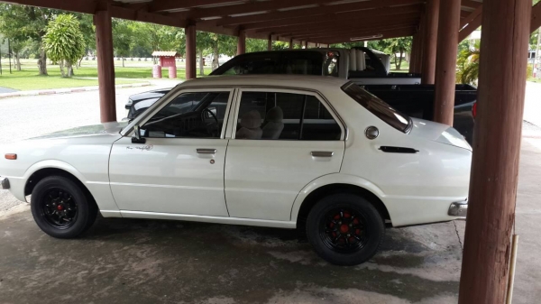 TOYOTA KE 30  1979  เดิมๆ สีขาวมุก 35 ปีแล้วครับ