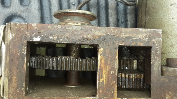 ครื่องญี่ปุ่นไม่แน่ใจว่าเป็นเครื่องอะไรครับสามารถแปลงทำได้หลายอย่างครับเป็นของญี่ปุ่นครับมอเตอร์เสียงนิ่มมากครับพร้อมใช้ครับหนักครับประมาณ 20 กวาโลครับ  ราคานี้คุ้มมากครับ