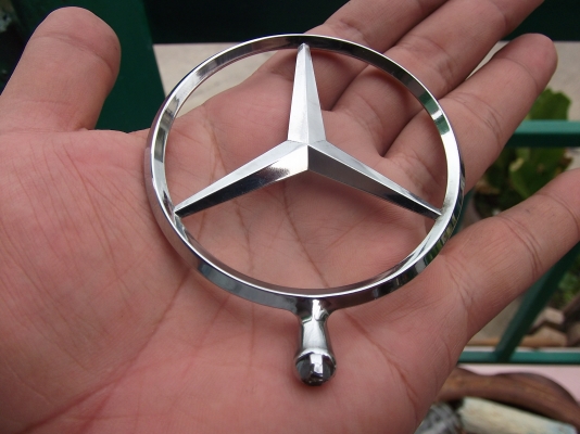 โลโก้ดาวติดฝากระโปรงหน้ารถเบนซ์