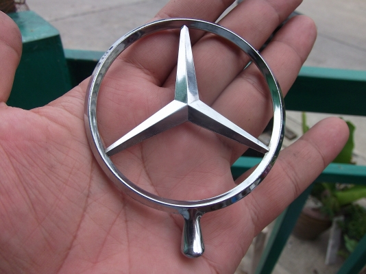 โลโก้ดาวติดฝากระโปรงหน้ารถเบนซ์