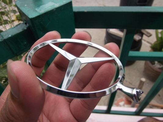 โลโก้ดาวติดฝากระโปรงหน้ารถเบนซ์