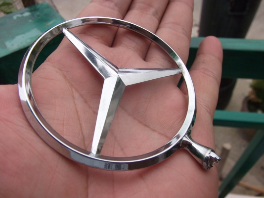 โลโก้ดาวติดฝากระโปรงหน้ารถเบนซ์