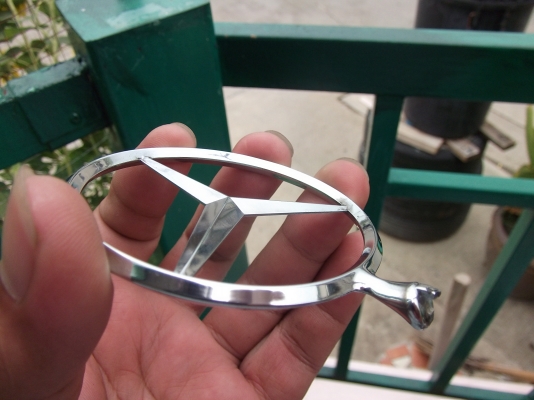 โลโก้ดาวติดฝากระโปรงหน้ารถเบนซ์