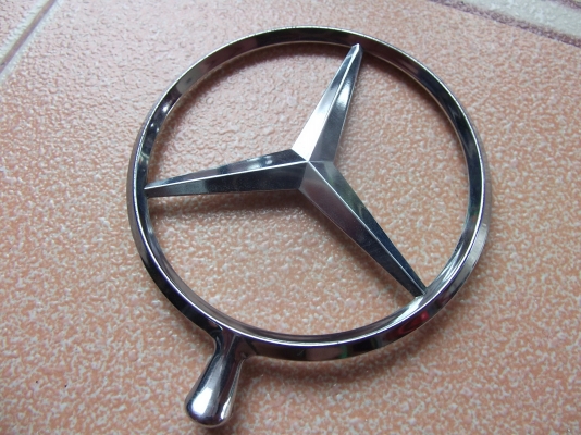 โลโก้ดาวติดฝากระโปรงหน้ารถเบนซ์