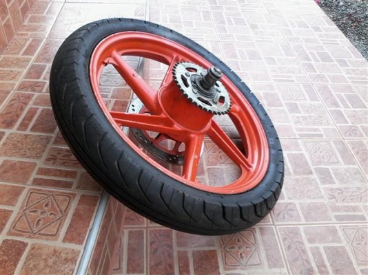 ขายล้อแม็กหลัง NSR150rr พร้อมจารดุมสเตอร์ยางขอบ 18 ใช้ได้อีกนาน ขาย 650 บาท