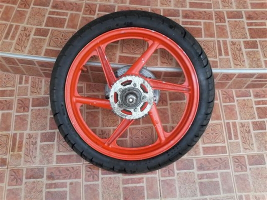 ขายล้อแม็กหลัง NSR150rr พร้อมจารดุมสเตอร์ยางขอบ 18 ใช้ได้อีกนาน ขาย 650 บาท