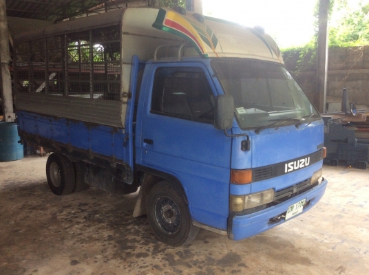 ขาย6ล้อNKR จดทะเบียนปี48 แหนบหน้า-หลัง เครื่อง110แรง พวงมาลัยพาว์เวอร์ กะบะยาว 3ม. พื้นปูเหรด แอร์เย็น เครื่องดี ยางดี ครัทสีสวย ขับดีมากๆ ขาย 270,000บาท