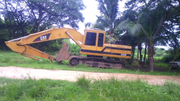 รถแบคโฮ CAT E200 B ช่วงล่างสวยเต็มร้อย