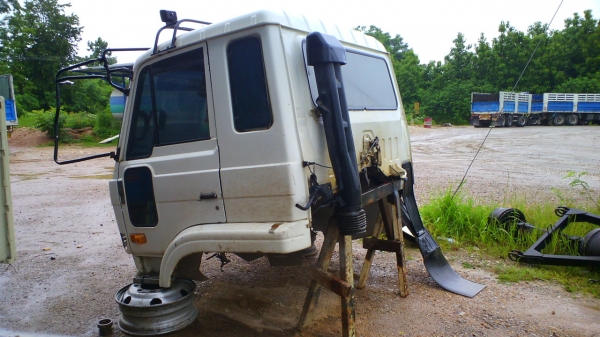 หัวเก๋งรถสิบล้อ NISSAN UD CW430 เก๋งบาง สีเดิม ๆ สวยเนี๊ยบ