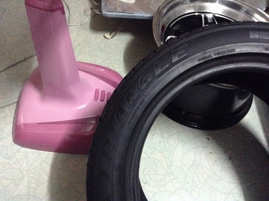 แม็ก weld ใหม่มือ1ขอบ17พร้อมยาง245/45/17ปี13มีคู่เดียว