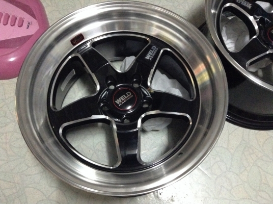 แม็ก weld ใหม่มือ1ขอบ17พร้อมยาง245/45/17ปี13มีคู่เดียว