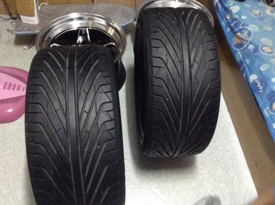 แม็ก weld ใหม่มือ1ขอบ17พร้อมยาง245/45/17ปี13มีคู่เดียว