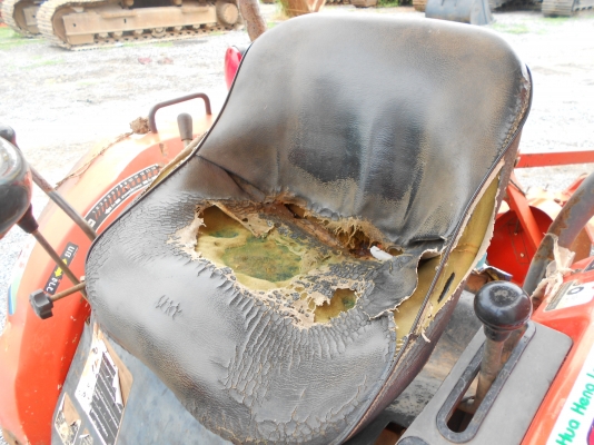 ขายรถไถนั่งขับมือสอง อุปกรณ์พร้อมหน้าหลัง