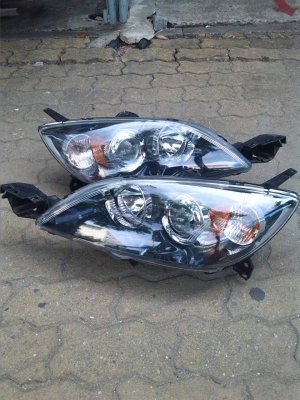 ขายไฟหน้า mazda3 ...5 ประตู คู่ละ 3,500 บาท