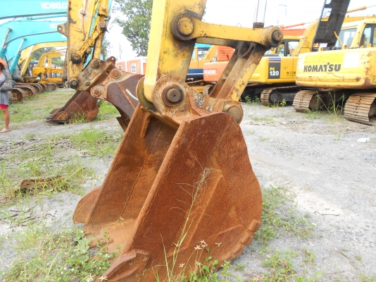 รถขุดใหญ่ KOMATSU PC200-5 ราคาเบาๆ รถขุดใหญ่ KOMATSU PC200-5 ราคาเบาๆ