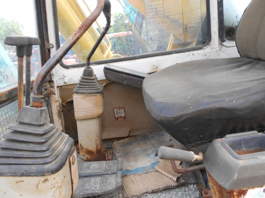 รถขุดใหญ่ KOMATSU PC200-5 ราคาเบาๆ รถขุดใหญ่ KOMATSU PC200-5 ราคาเบาๆ