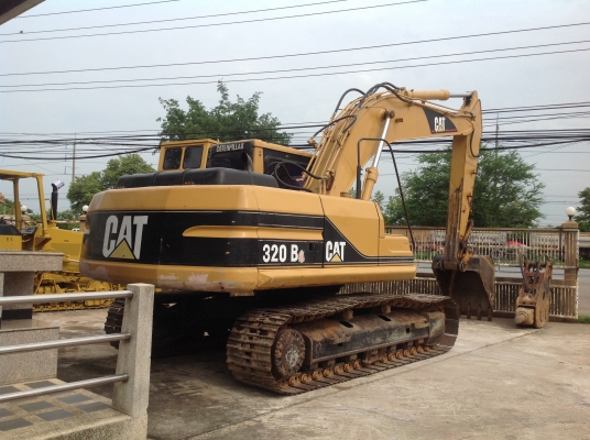 ขายรถแบคโฮ CATERPILLAR รุ่น320B พร้อมชุดหัวเจาะ เอกสารครบ