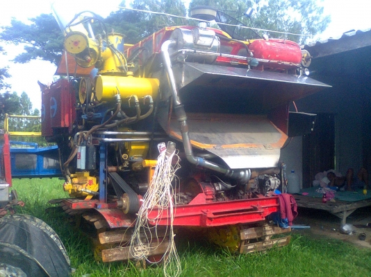 ขายรถเกี่ยวข้าวปานเจริญอุ้มราคา 650000บาท