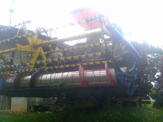 ขายรถเกี่ยวข้าวปานเจริญอุ้มราคา 650000บาท