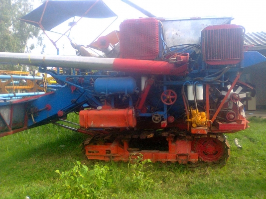 ขายรถเกี่ยวข้าวอุ้มสามซุกราคา 650000