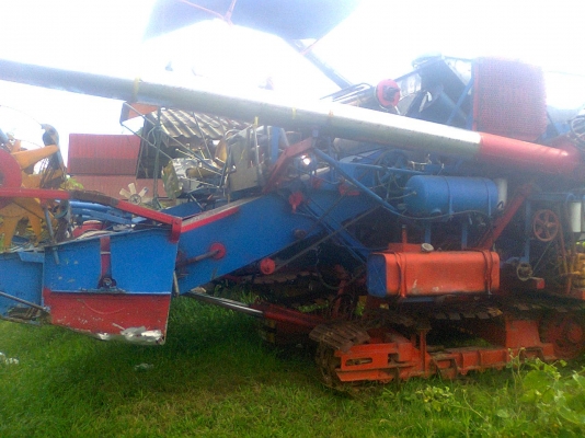 ขายรถเกี่ยวข้าวอุ้มสามซุกราคา 650000