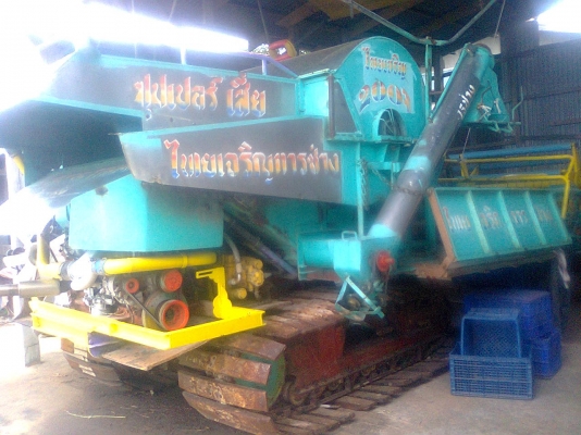 ขายรถเกี่ยวข้าวไทยเจริญการช่างแบบรองกระสอบราคา690000บาท