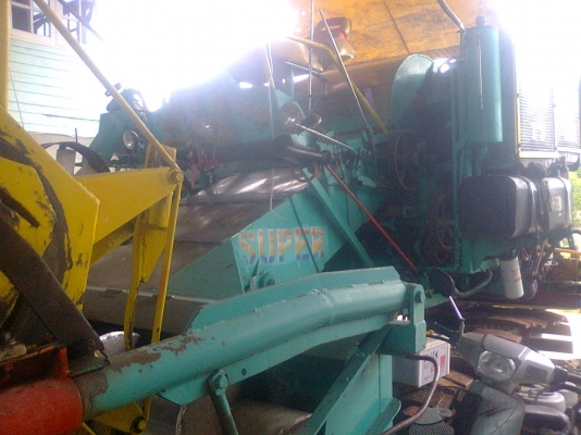 ขายรถเกี่ยวข้าวไทยเจริญการช่างแบบรองกระสอบราคา690000บาท