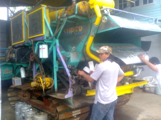 ขายรถเกี่ยวข้าวไทยเจริญการช่างแบบรองกระสอบราคา690000บาท