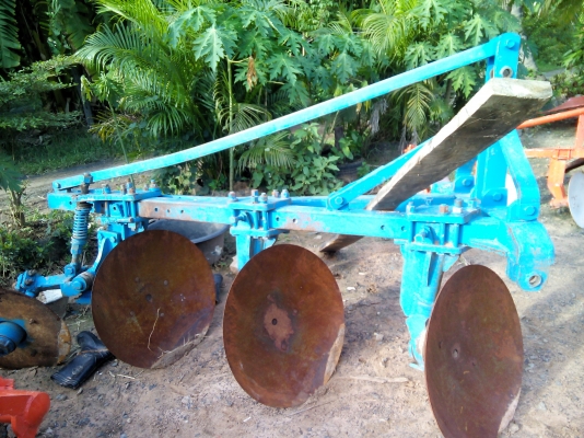 ผานสามโครงสี่ รถไถฟอร์ด