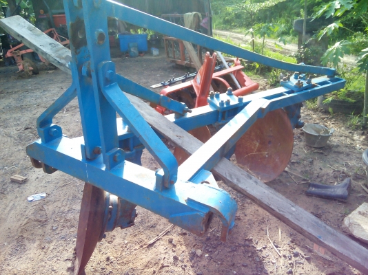 ผานสามโครงสี่ รถไถฟอร์ด