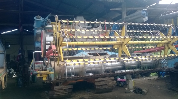 รถเกี่ยวข้าว รถเกี่ยวข้าว