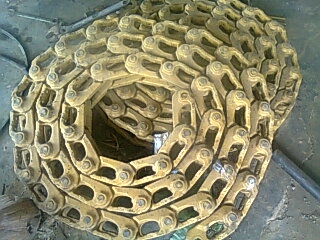 ขายรถเกี่ยวข้าวไทยเส็งยนต์ รุ่นเดี่ยวทรนง แท้ เปลี่ยนซี่รอบใหม่ แปลงทำบู๊ตคอใหม่ และโซ่ใหม่ลูกโรเลอร์ใหม่ แต่สียังไม่เคยทำ