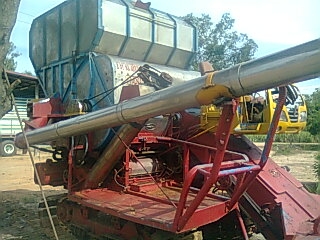 ขายรถเกี่ยว ศักพัฒนา 400000 ต่อรอง รถใช้งานได้เกี่ยวข้าวอยู่