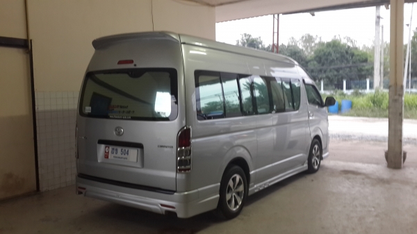 ขายรถตู้ VIP สวยๆสักคันครับ