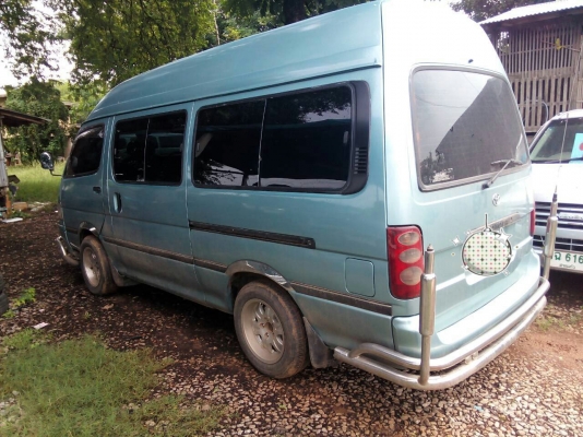 รถตู้หลังคาสูง